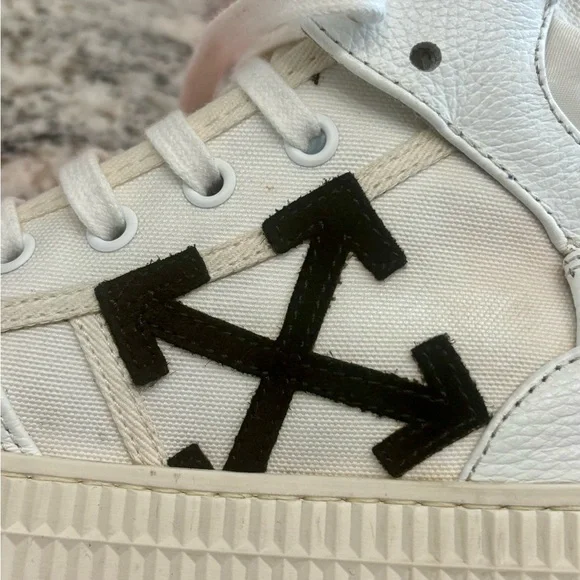 Off-White 3.0 Off Court Leather High-Top Sneakers - Made in Italy - Picture 11 of 13